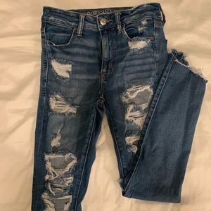 AMERICAN EAGLE DISTRESSED SKINNY JEANS
